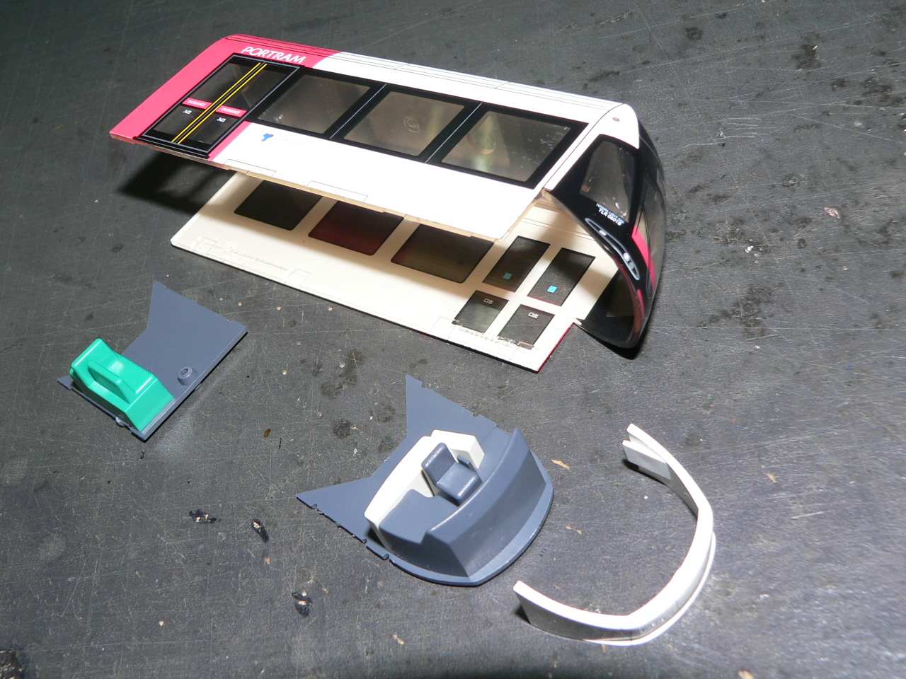 エンドウ製のHOゲージ、富山ライトレールのライト＆室内灯点灯化に