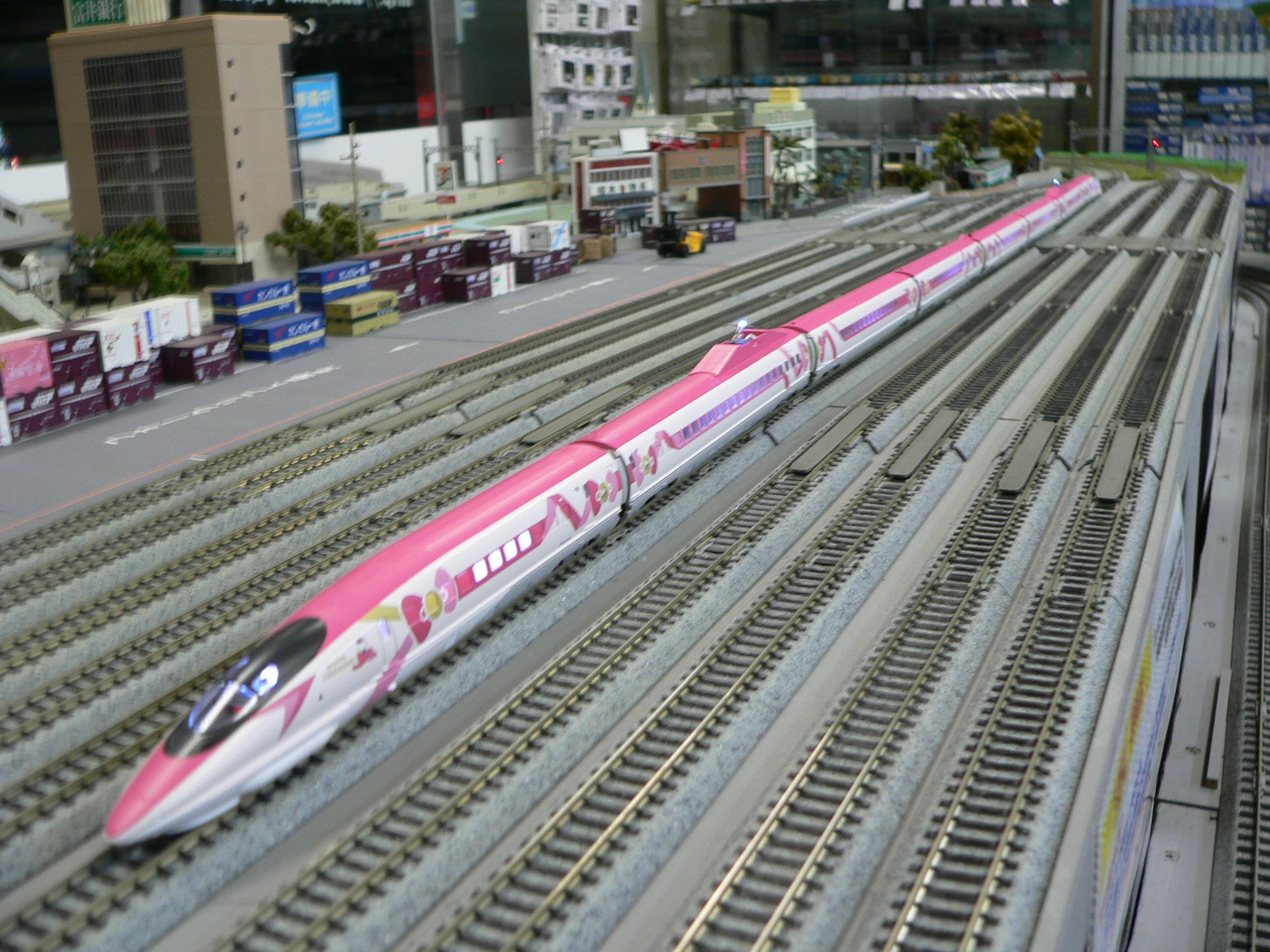 トミックスの500系7000番台ハローキティ新幹線8両セットの車掌