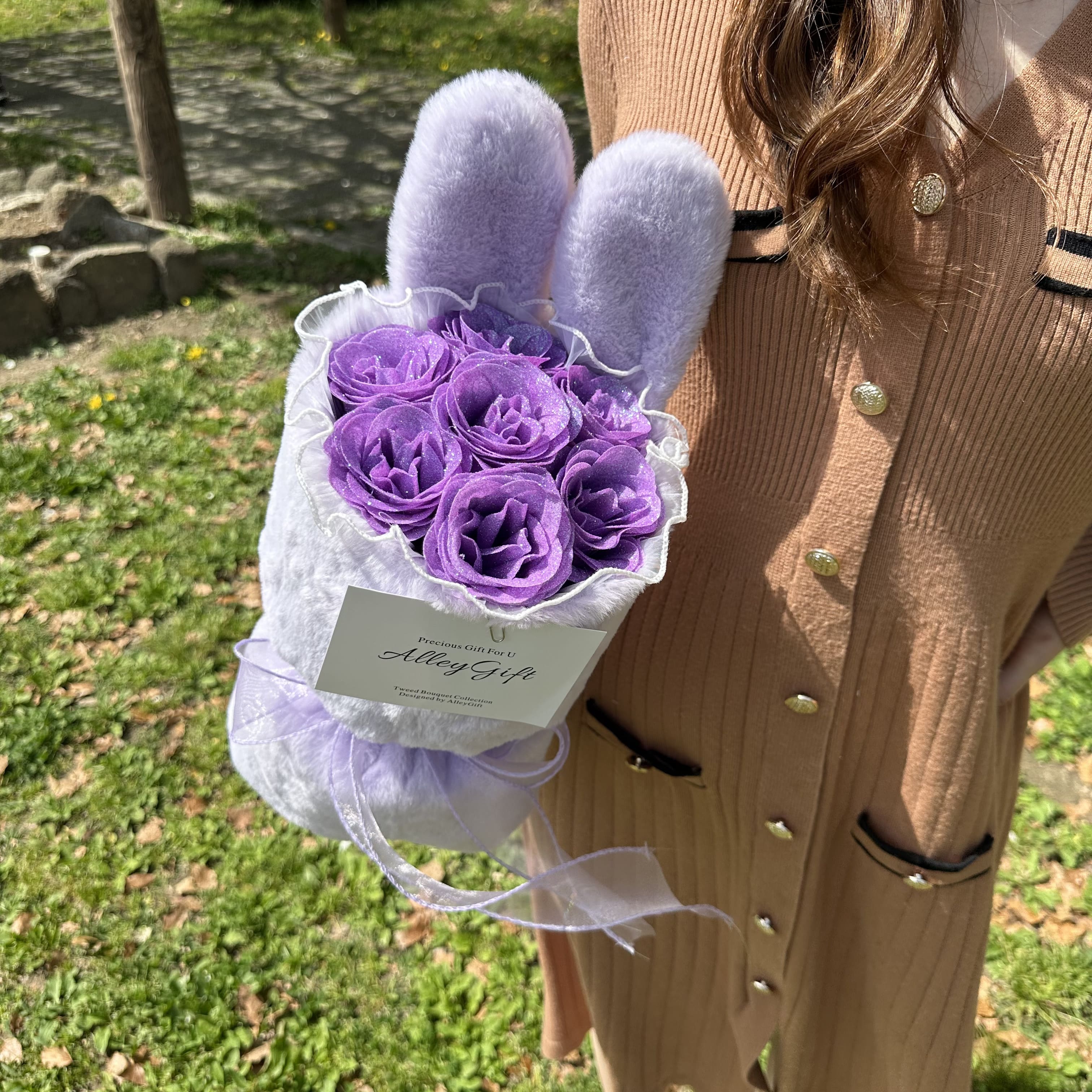 枯れないグリッターローズを使ったうさぎモチーフ花束 | 紫うさぎ