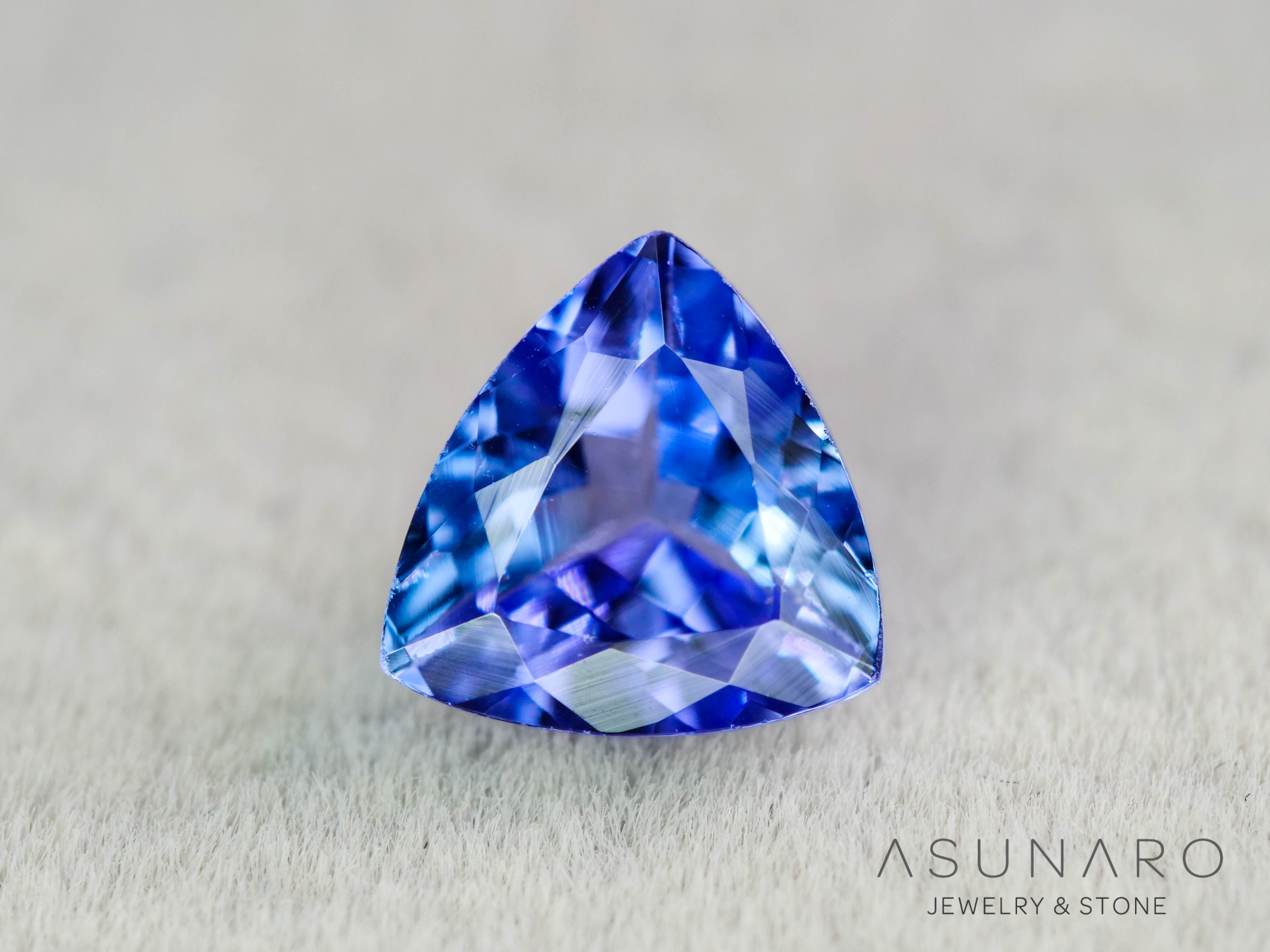 タンザナイト トリリアントカット タンザニア産 0.83ct【260130-3170