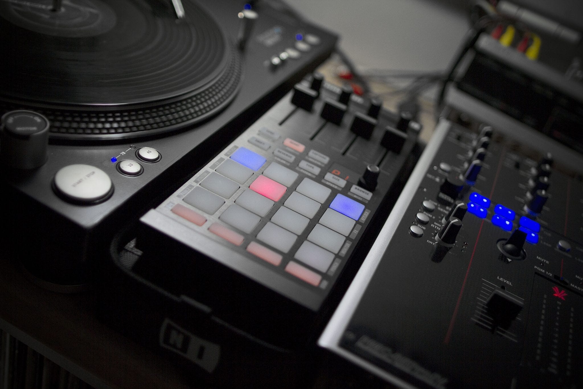 Native Instruments Traktor Kontrol F1 DJ Controller – DJWORX