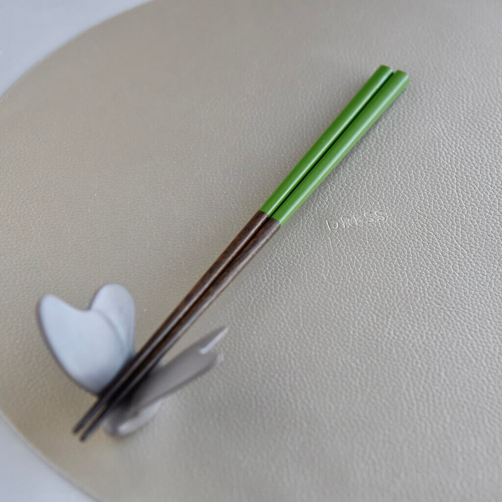 輪島塗の箸(青柳色) – The DRESS Shop