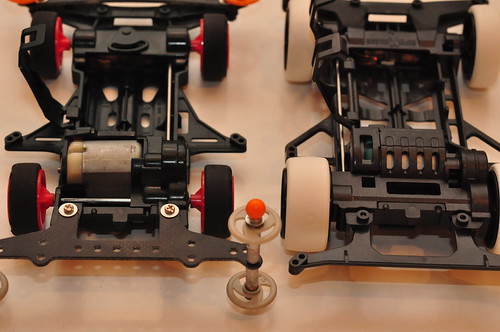 ミニ四駆シャーシの比較：スーパーX vs VSシャーシ - のまのしわざ