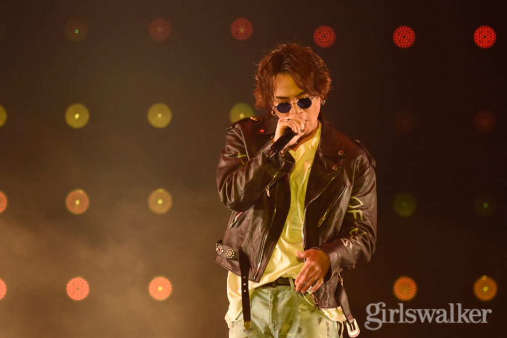 HIROOMI TOSAKA（登坂広臣）、サプライズ登場で会場熱狂！CRAZYBOYと