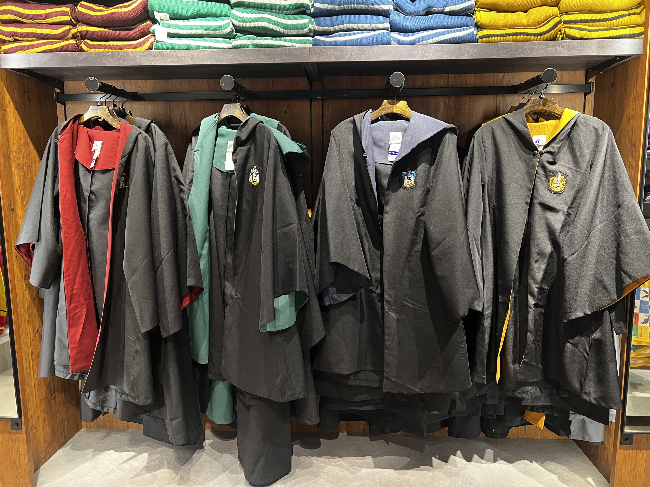 2025年最新】USJのハリーポッターお土産＆グッズ（コスプレ編） | 魔法