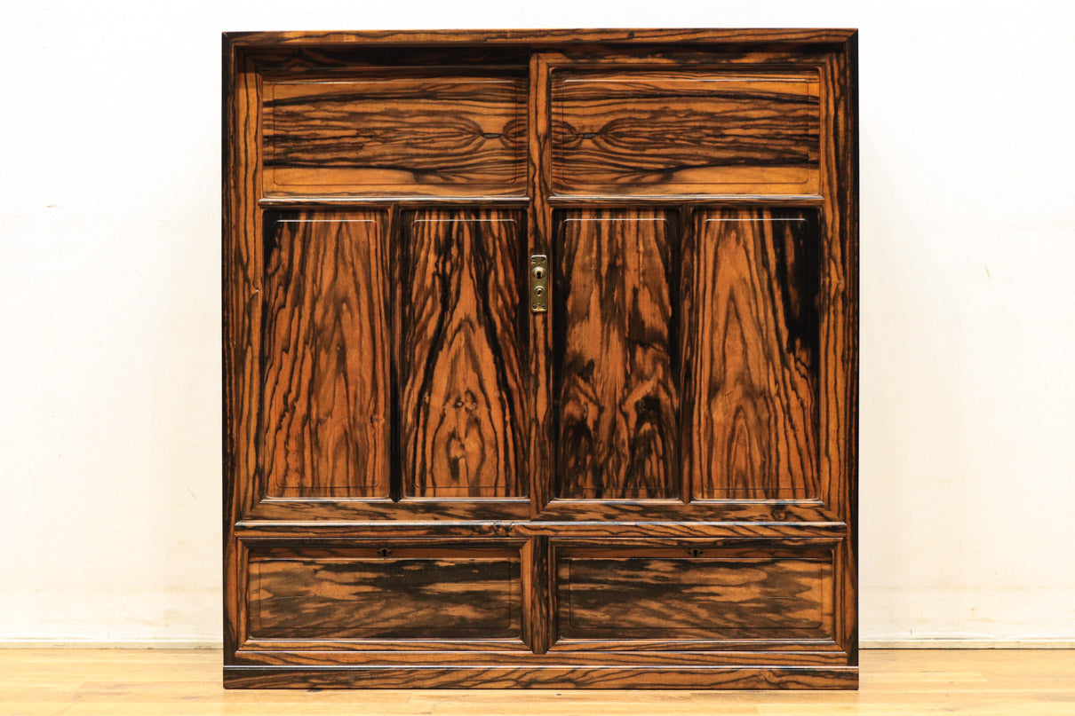 前面の全てを黒柿で埋め尽くした格調の高い帳場箪笥 BB2381 – 古福庵