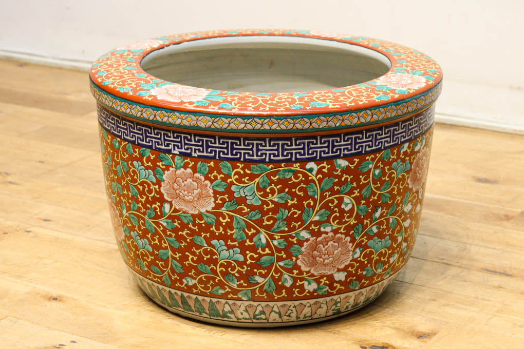 艶やかな色彩と絵柄が目を引く丸火鉢 DC6830 – 古福庵 [ KOFUKUAN