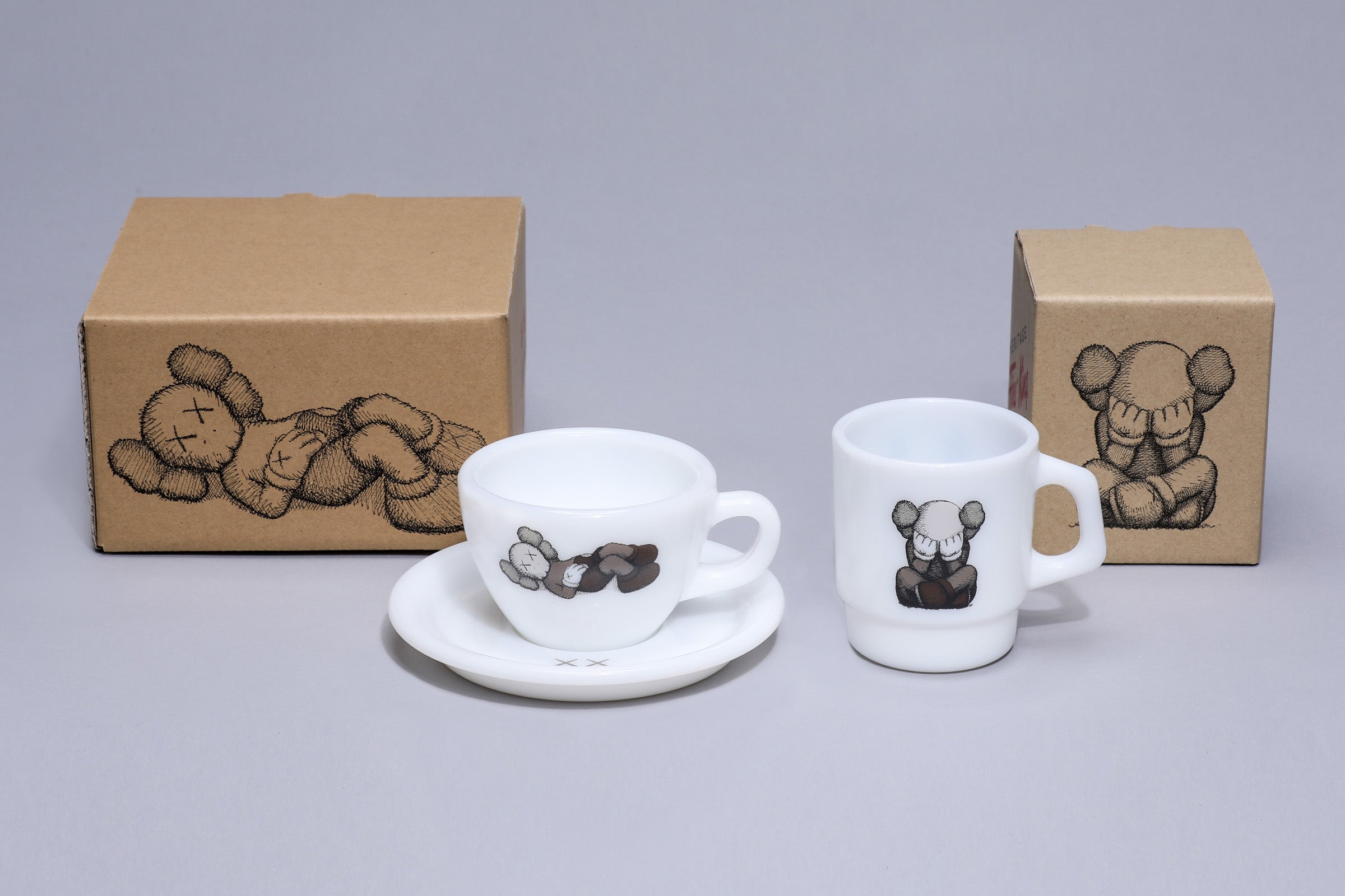 KAWS TOKYO FIRST」会場限定アイテム販売のお知らせ – Fire-King Japan