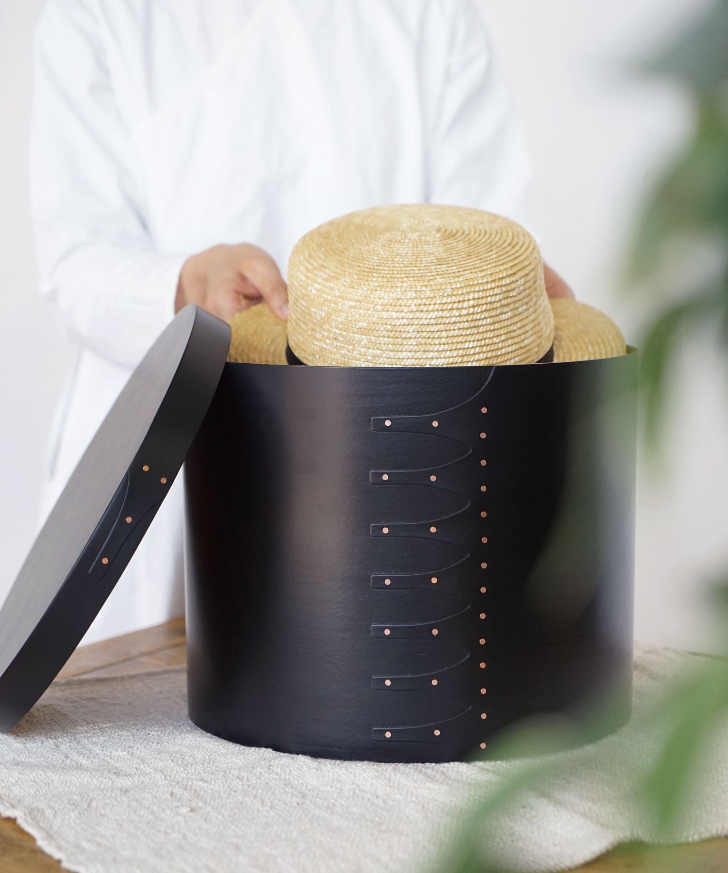 シェーカーラウンドボックス ブラック | シンプルで美しい木箱