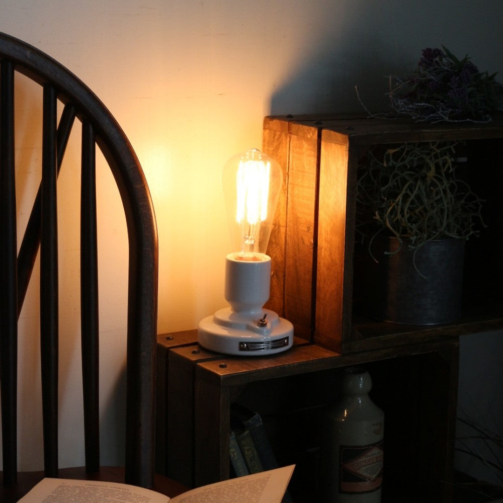 個性的な光を楽みたい♪スタンドランプ「コンパススタンド」（ホワイト