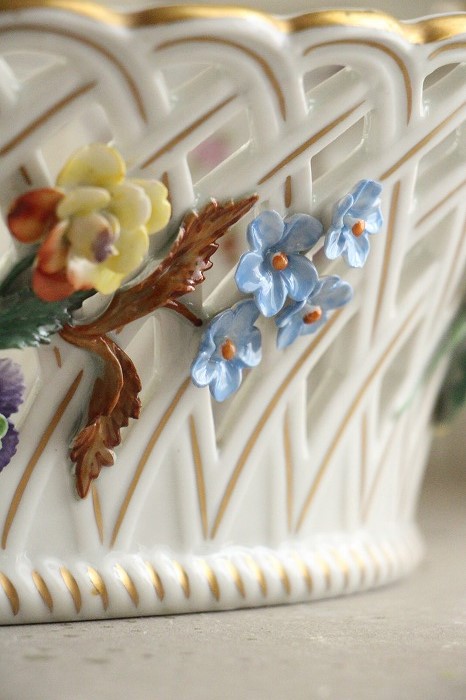 ドレスデン カール・ティーメ工房 磁器のお花のアップリケ 透かしの