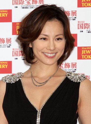 asahi.com（朝日新聞社）：ジュエリーベストドレッサー賞に武井咲