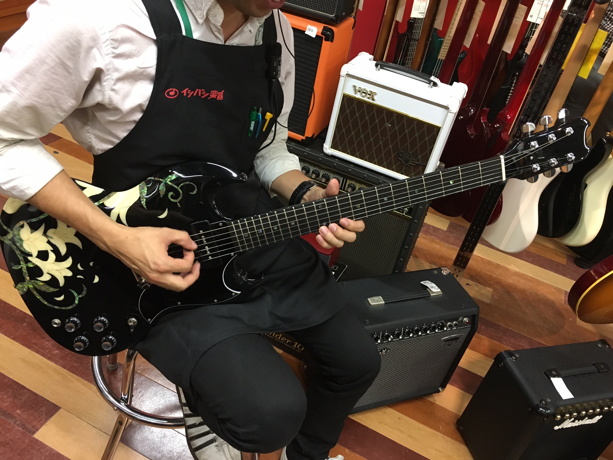 完全受注生産でしか製造されなかった激レアギターが池袋に！？これを