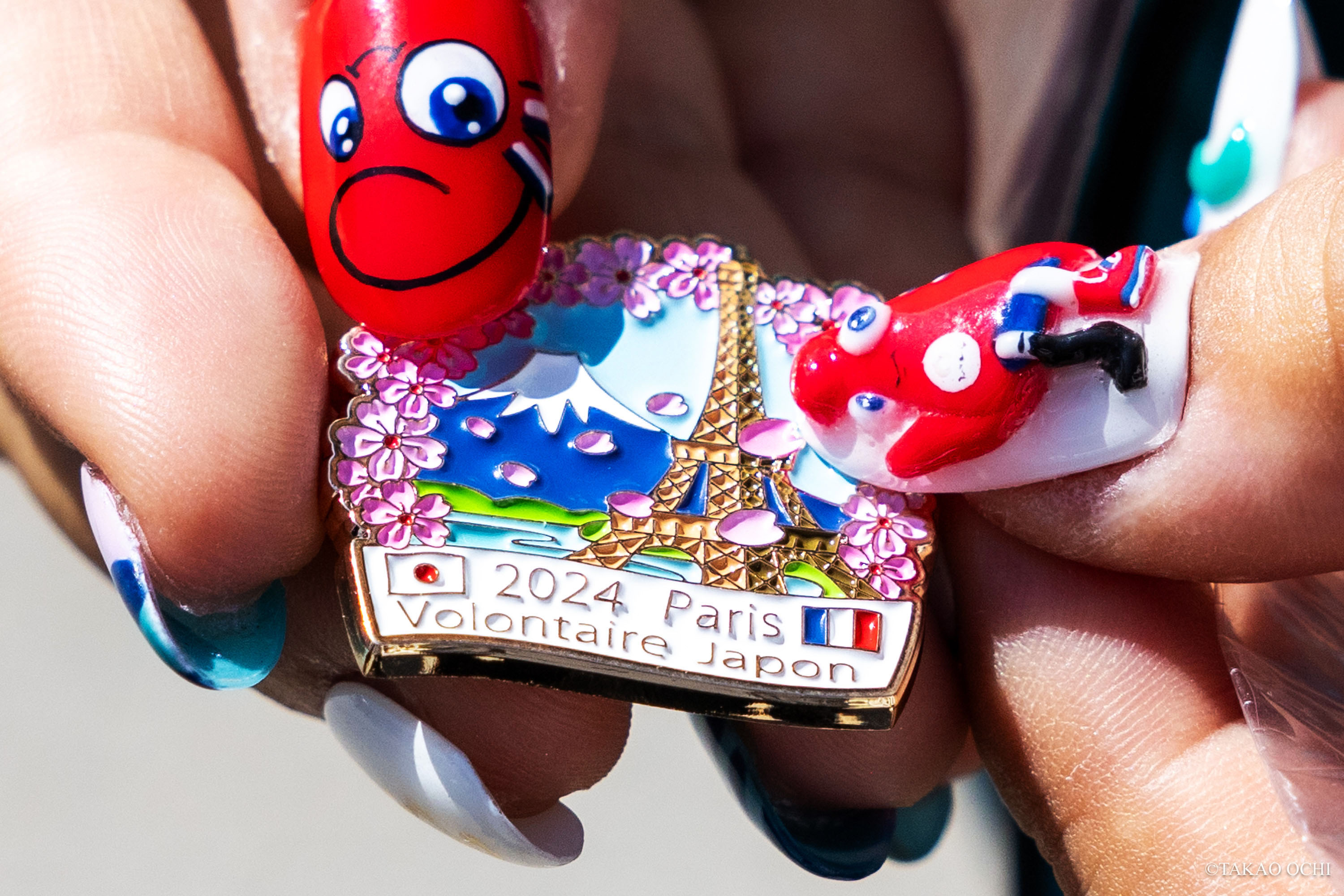 パリ・パラ選手村で日本人ボランティアが製作したピンバッジが人気