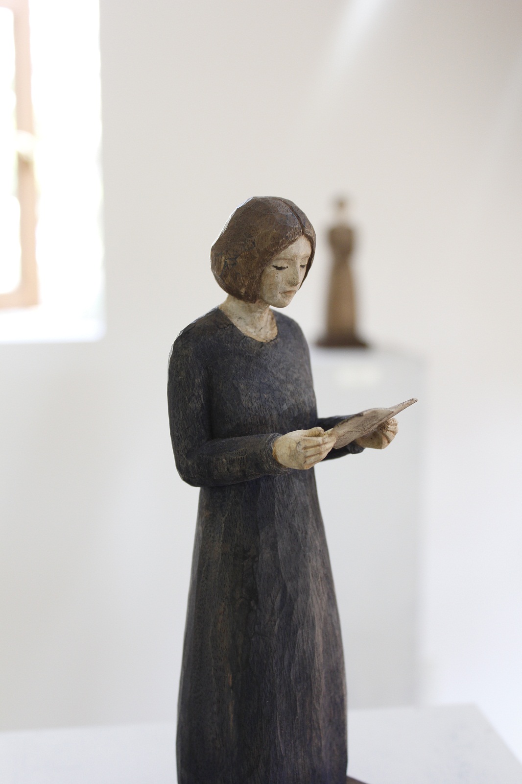 白い時間 クロヌマタカトシ木彫展 | 工房からの風・craft in action