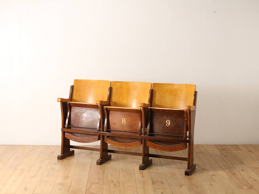 シアターベンチ3シーター | ロイズ・アンティークス | ヨーロッパの