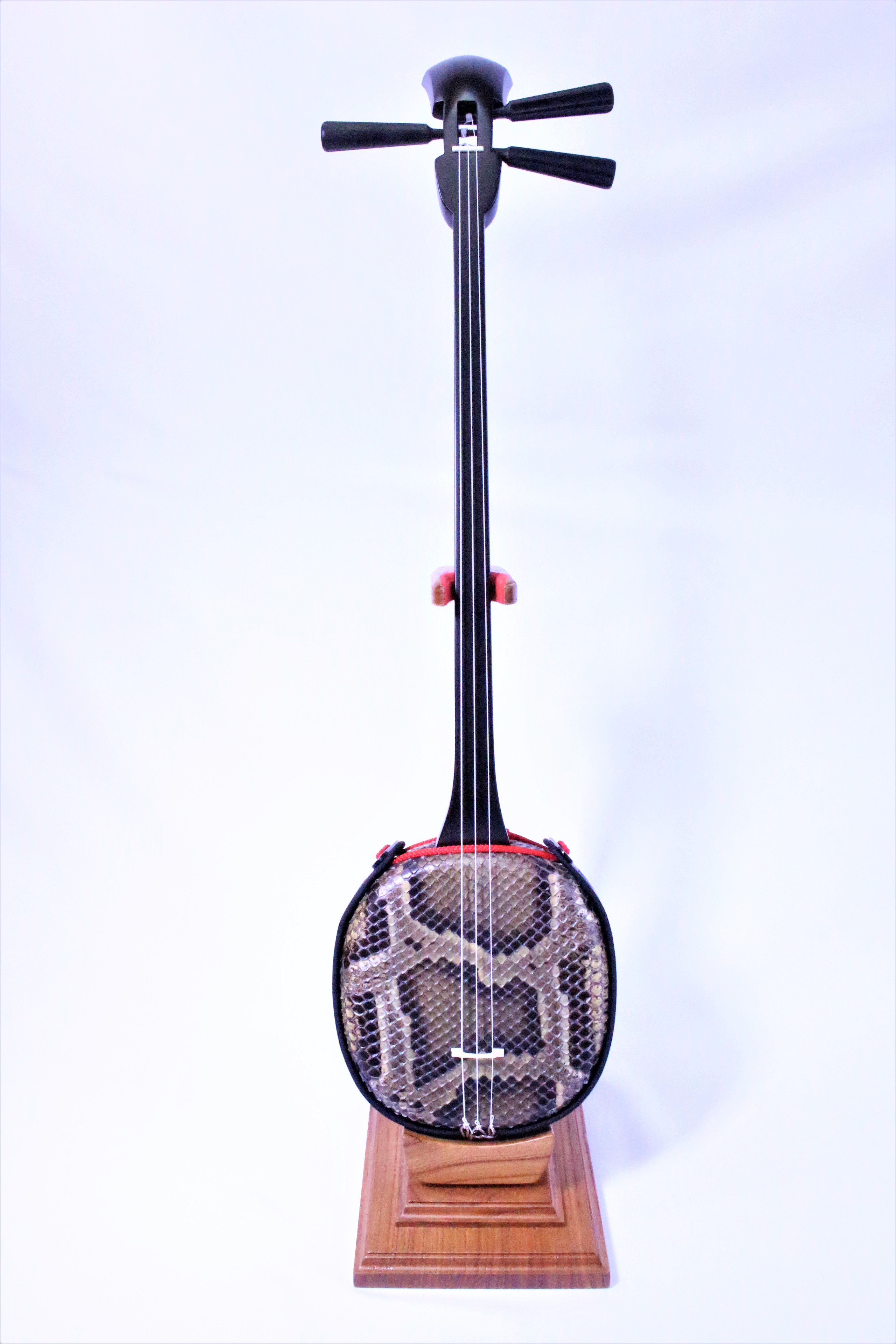 ◇本格◇縞黒檀三線（両面本皮一枚張り） 【8点セット付き】 三線