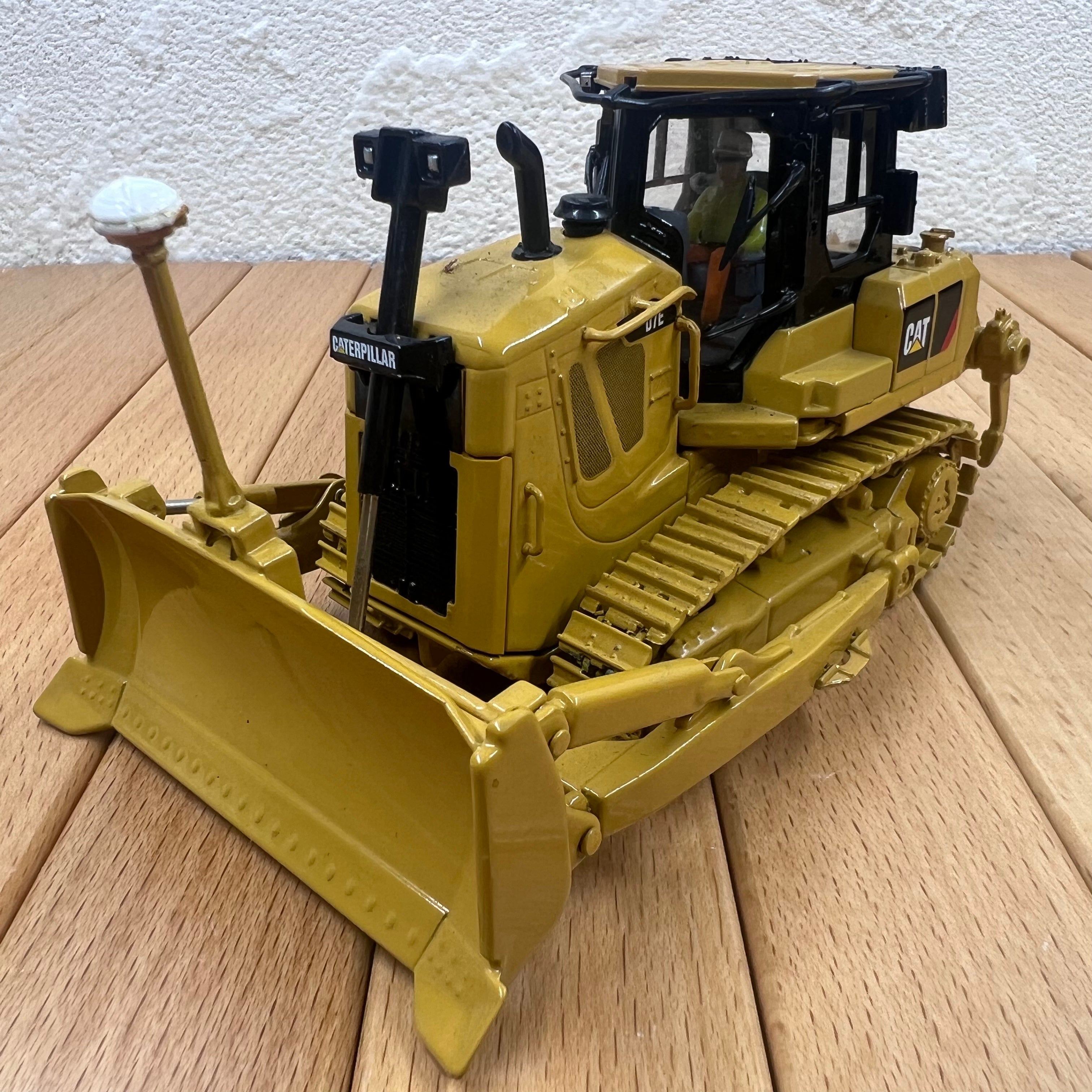 1//50 Scale Caterpillar D7E Bulldozer Diecast Model – old boy hobby