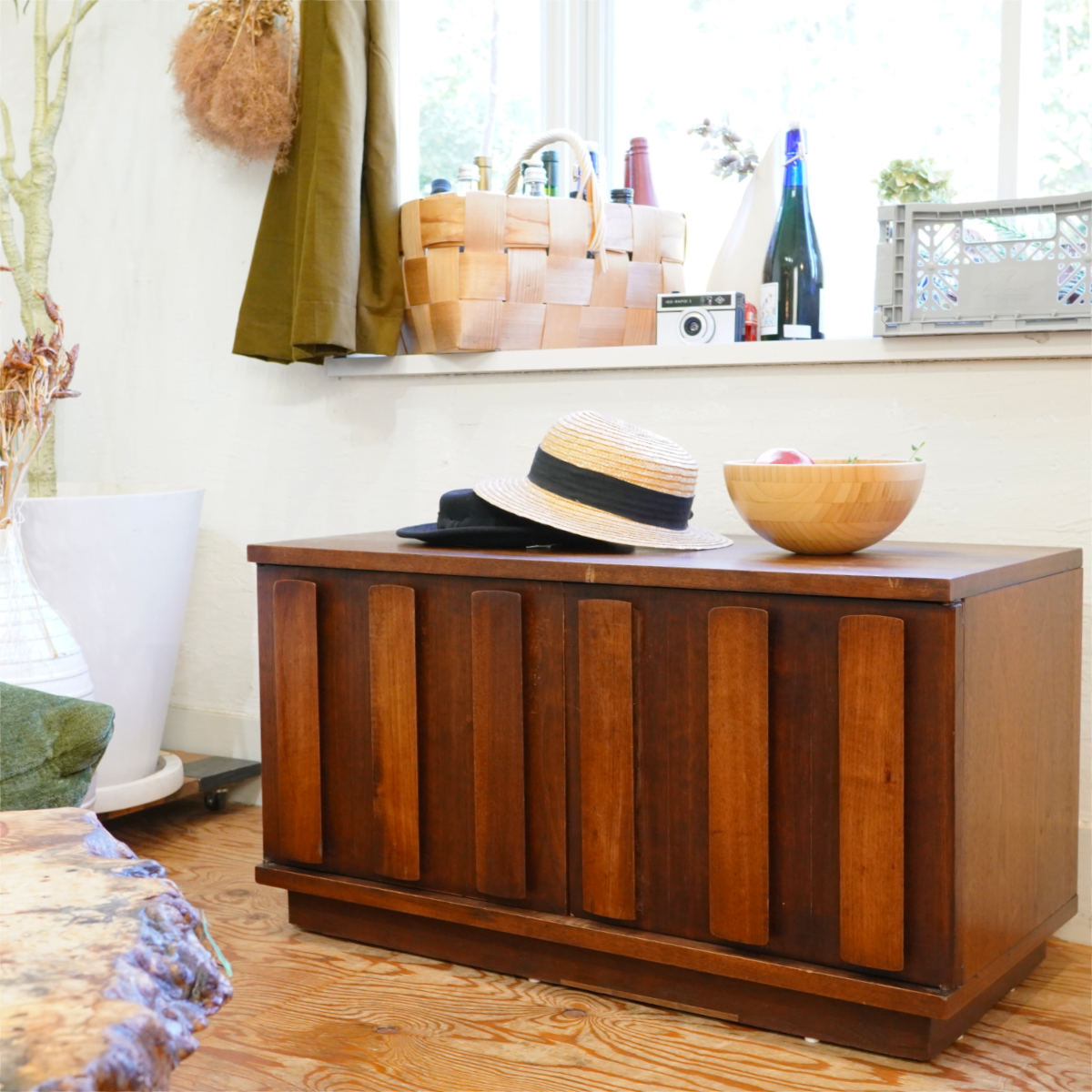 ウォールナットのキャビネット アメリカンヴィンテージ テレビボード