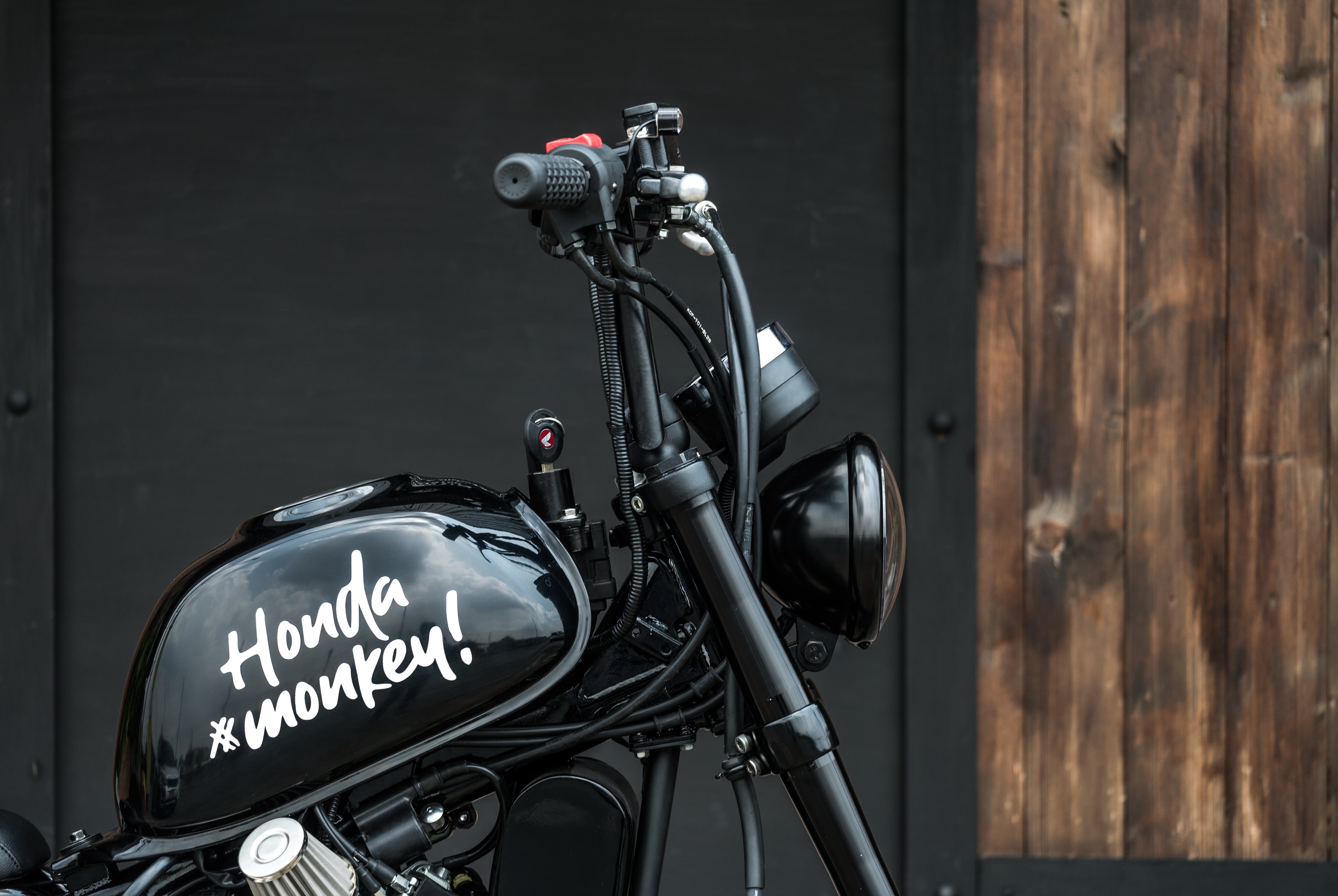 Zeus Custom THE JAAK Honda Monkey 125 – 8ft Weekend