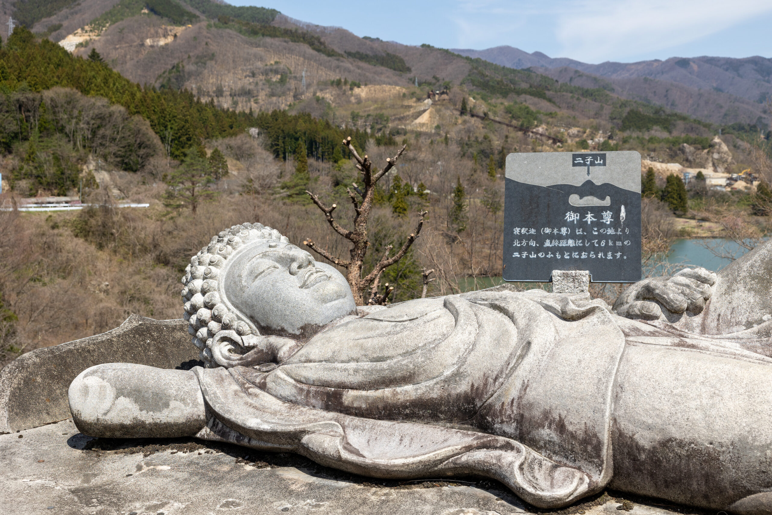 草木ドライブイン｜寝釈迦 | みどころ情報 | わたらせ渓谷鐵道が走る