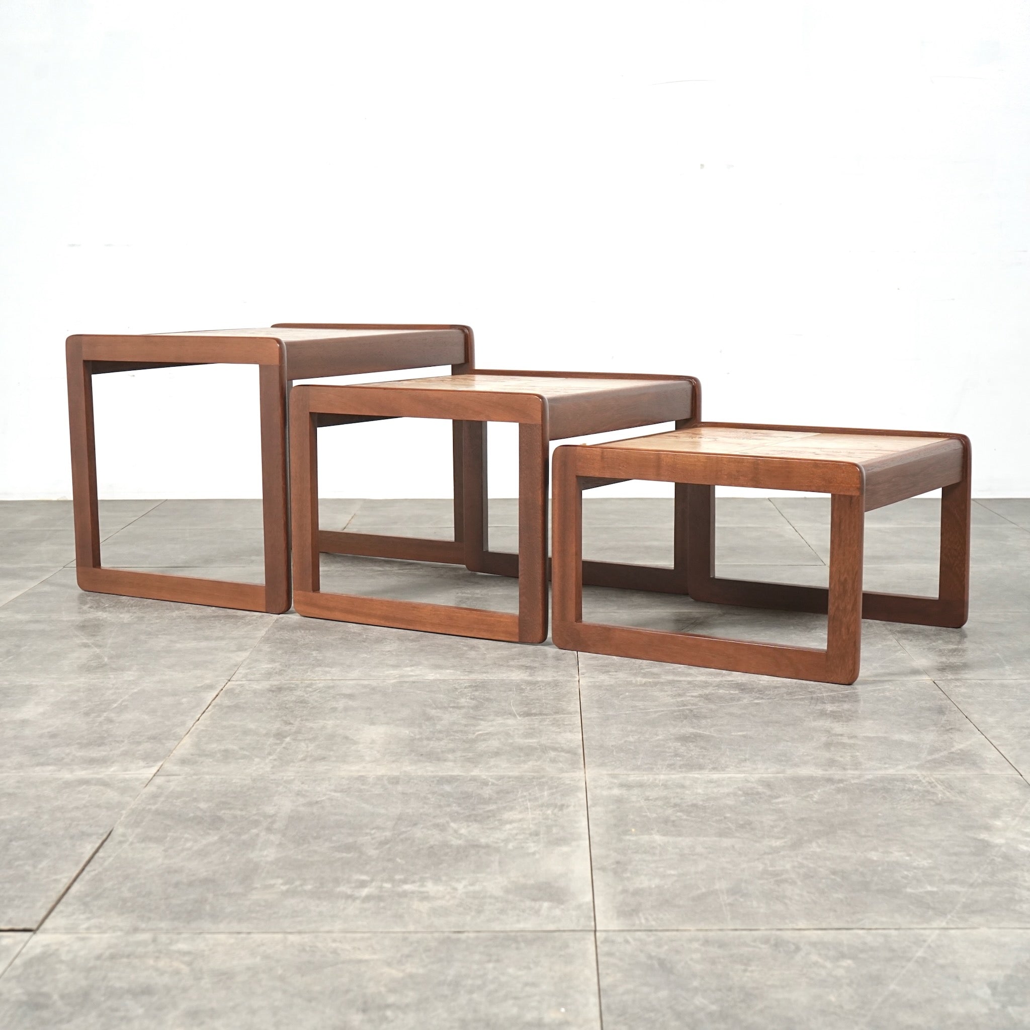 デンマークヴィンテージ タイルトップ ネストテーブル – TIME HYPE