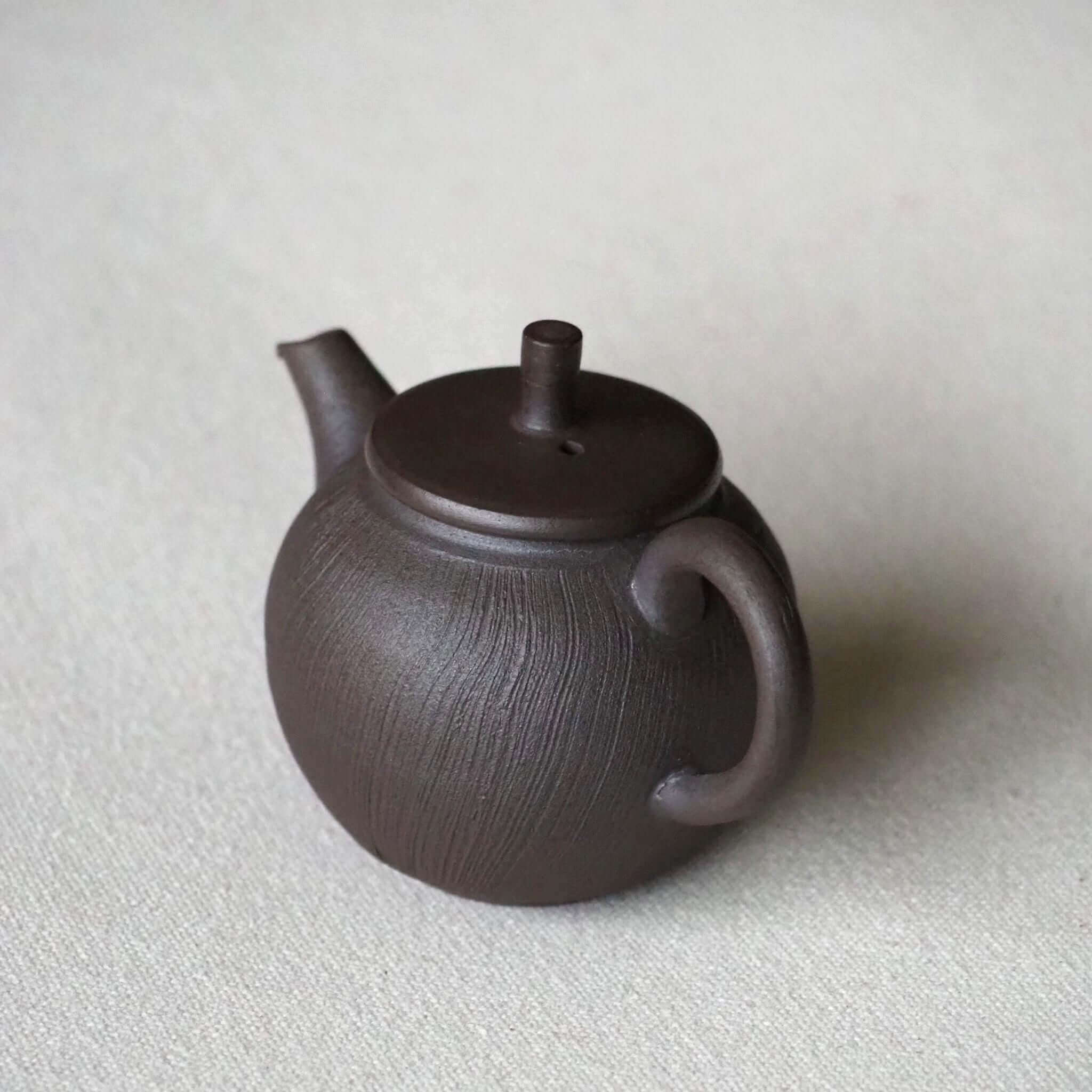 常滑焼 甚秋陶苑(伊藤成二)作 黒そぎ茶壺 [東山堂煎茶器店 オンライン