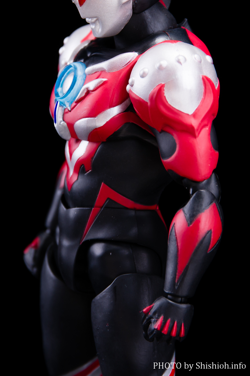 レビュー】S.H.Figuarts ウルトラマンオーブ サンダーブレスター