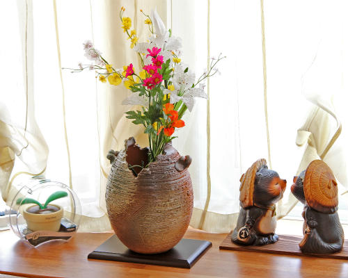 楽天市場】在庫数限り 信楽焼 花瓶 焼締 松皮 耳付き 8号 陶器