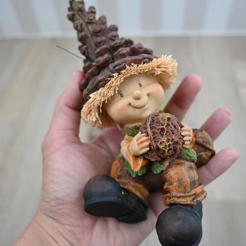 楽天市場】ちょこんとおすわり2 まつぼっくりの妖精置物 かわいい置物