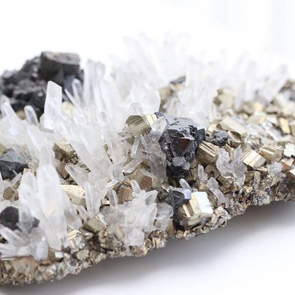 楽天市場】パイライト 水晶クラスター 約153グラム【パワーストーン