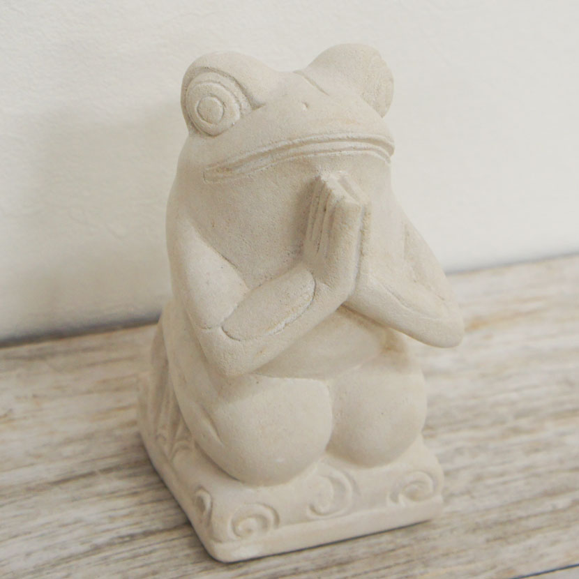 楽天市場】【送料無料！】バリ石像カエルのオブジェ お祈り 高さ16cm