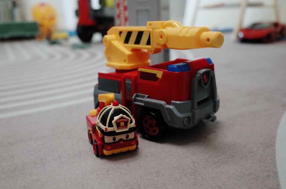 楽天市場】☆配送無料☆ROBOCAR POLI☆ロイの消防レスキュープレイ