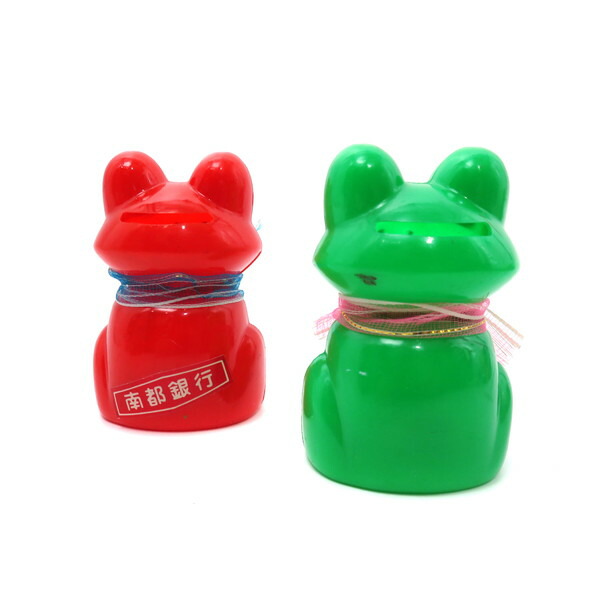 楽天市場】南都銀行 プラスチック かえる フィギュア 貯金箱 赤 緑 2個