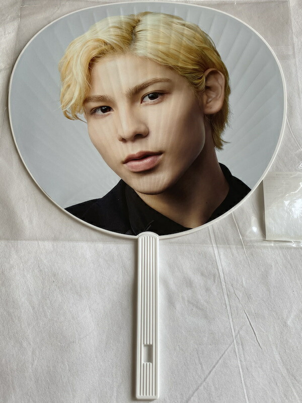 楽天市場】Snow Man 【 ジャンボうちわ （ ラウール ） 】ライブ