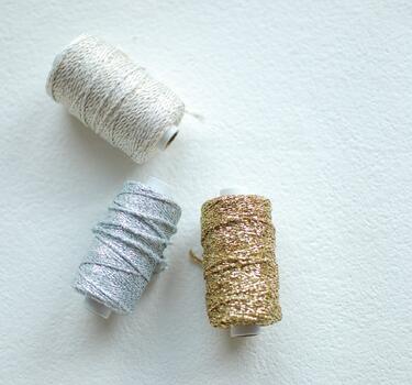 楽天市場】筒巻タイプ50m巻 【メタリック手編み糸】 ゴールド シルバー