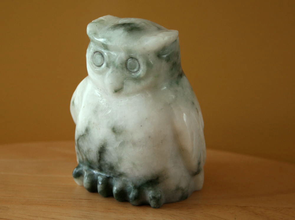 楽天市場】糸魚川翡翠フクロウ C01612 翠雅 作 75mm*55mm*45mm 糸魚川