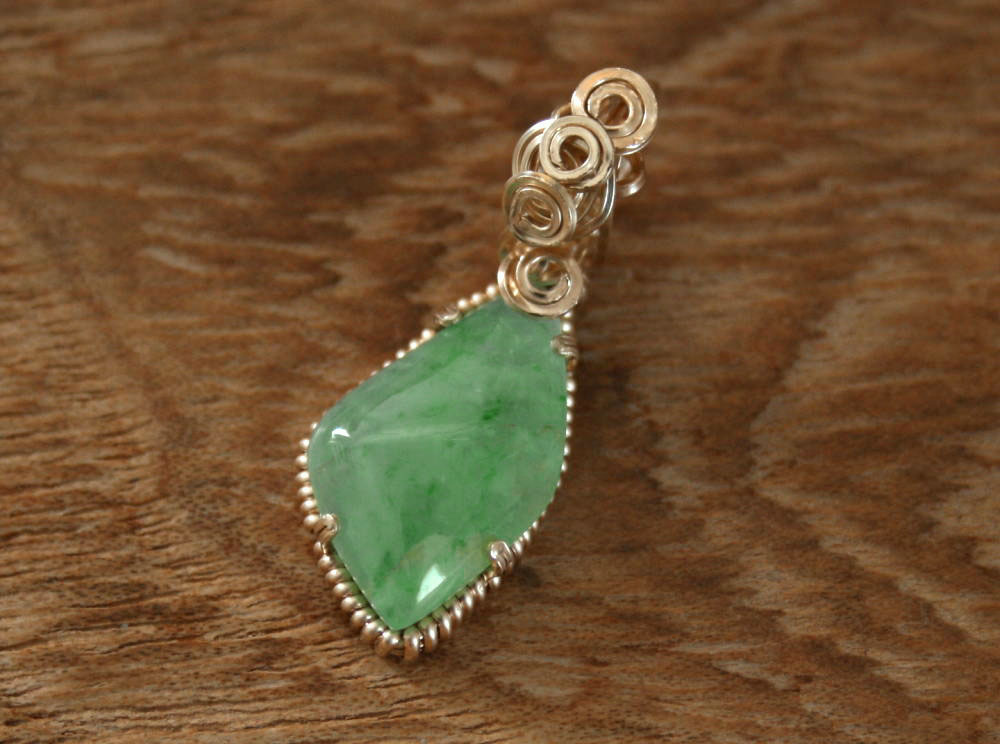 楽天市場】糸魚川翡翠勾玉 M02952元粋 作28.5mm*17mm*9mm : 糸魚川