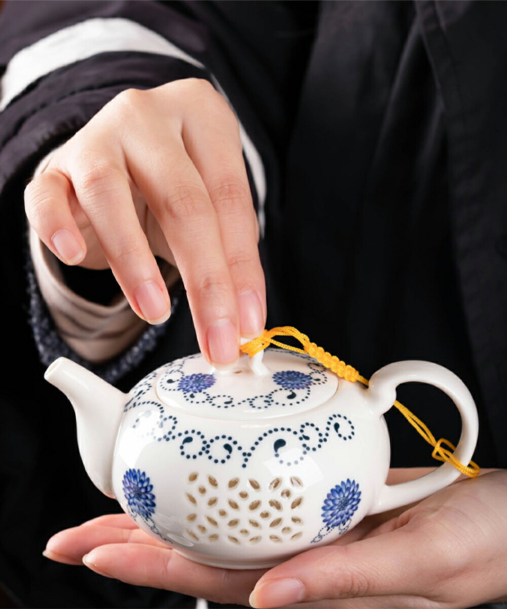 楽天市場】透かし模様で茶の色が見える玲瓏磁器 玲瓏磁 白磁 玲瓏 急須