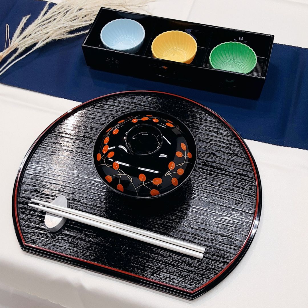 楽天市場】【両面使い】半月両面膳 33cm お膳 お盆 リバーシブル 赤 黒