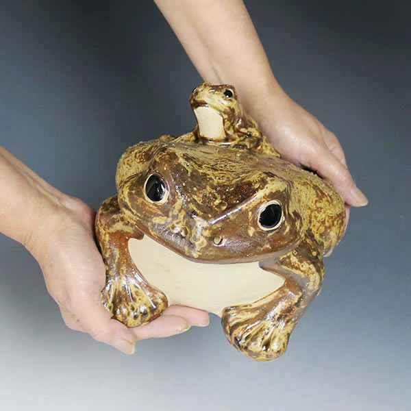 楽天市場】【ポイント10倍】信楽焼 8号蛙 カエル 陶器蛙 やきもの 陶器