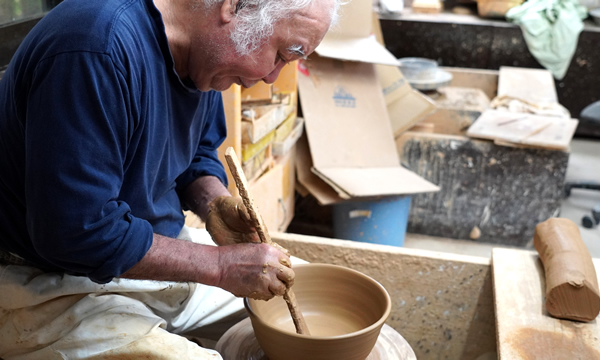 新垣 修 | 壺屋陶器事業協同組合