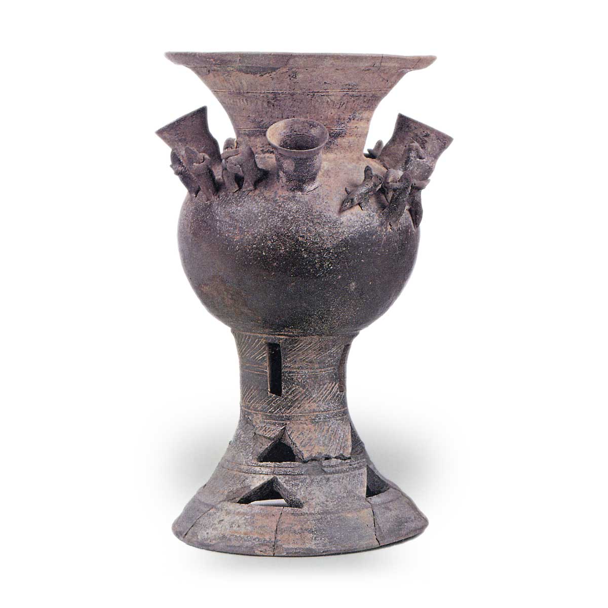 須恵器 装飾付台付壺 | 鶴田 純久の章 お話