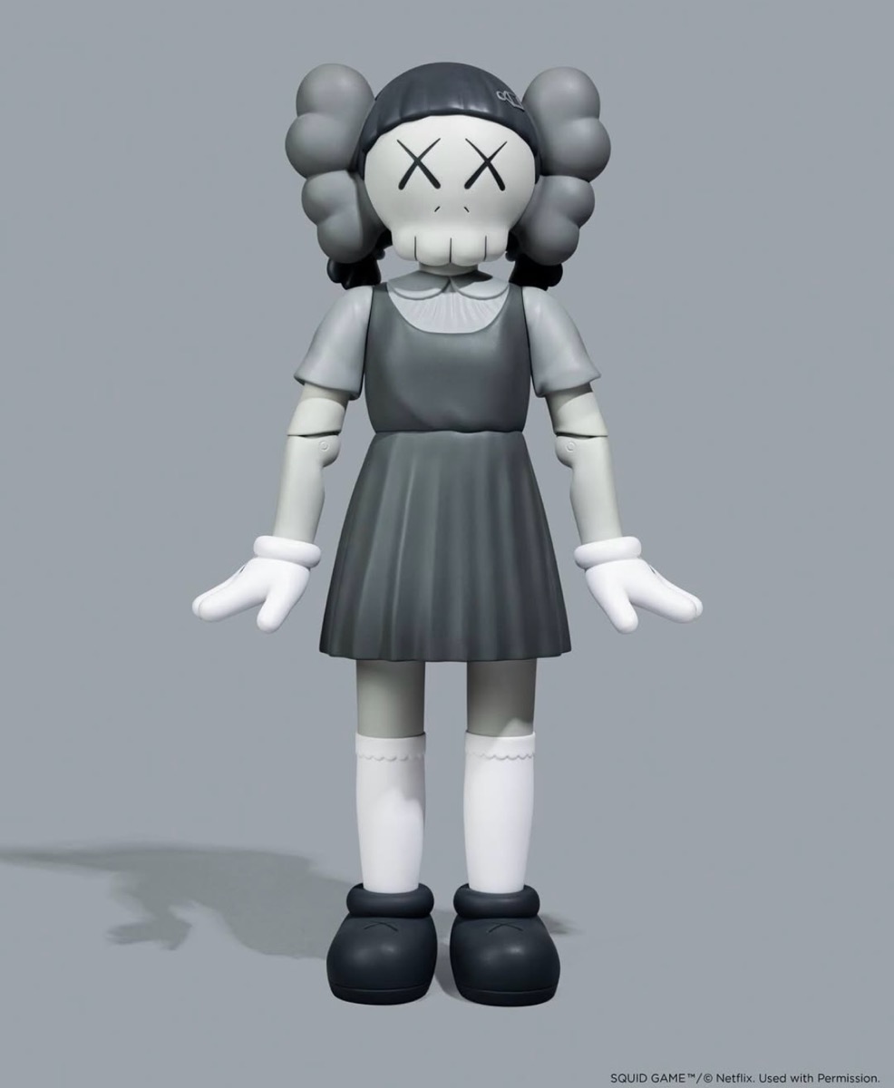 KAWS x イカゲーム（Squid Game）“YOUNG-HEE” ヨンヒ人形フィギュアが