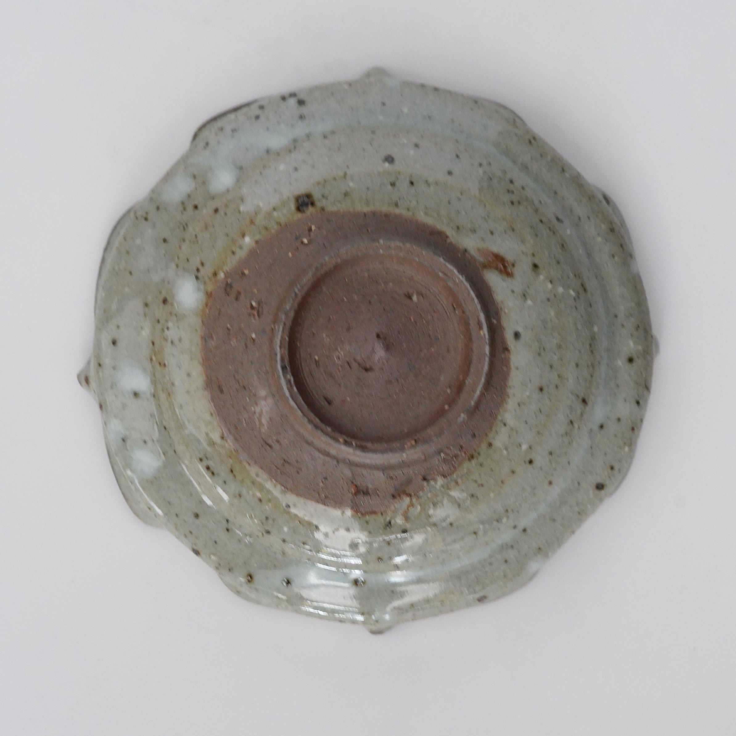 岡本修一】絵唐津四方草文豆皿 – うつわ御結