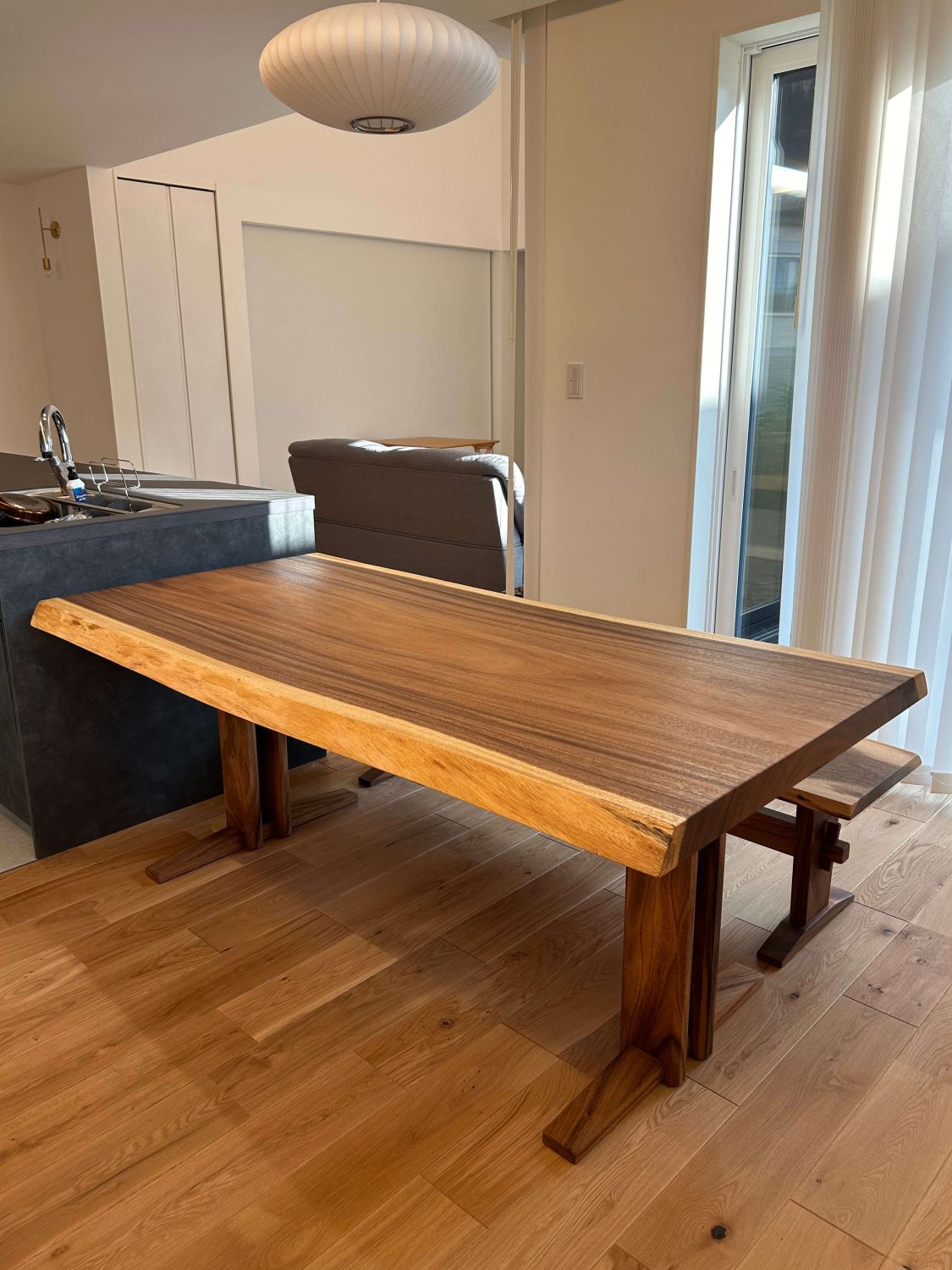 モンキーポッドの一枚板ダイニングテーブルをお届けしました！（高知県