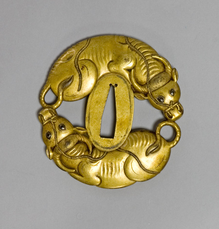 双牛図透鐔(そうぎゅうずすかしつば) - 宮崎県都城市ホームページ