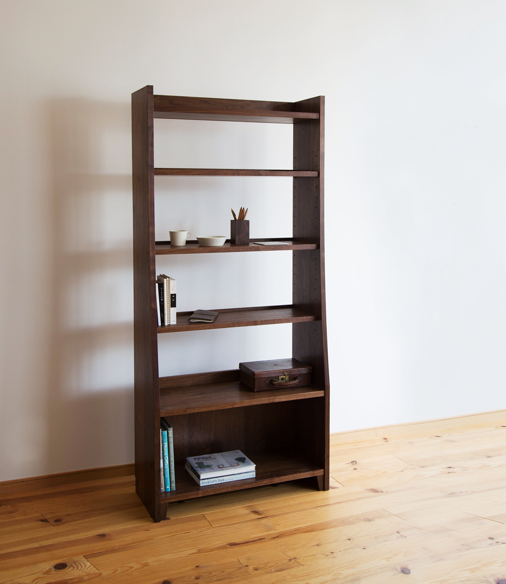 ウォールナット無垢材のオーダー本棚（オープンシェルフ） 幅90cm 高さ