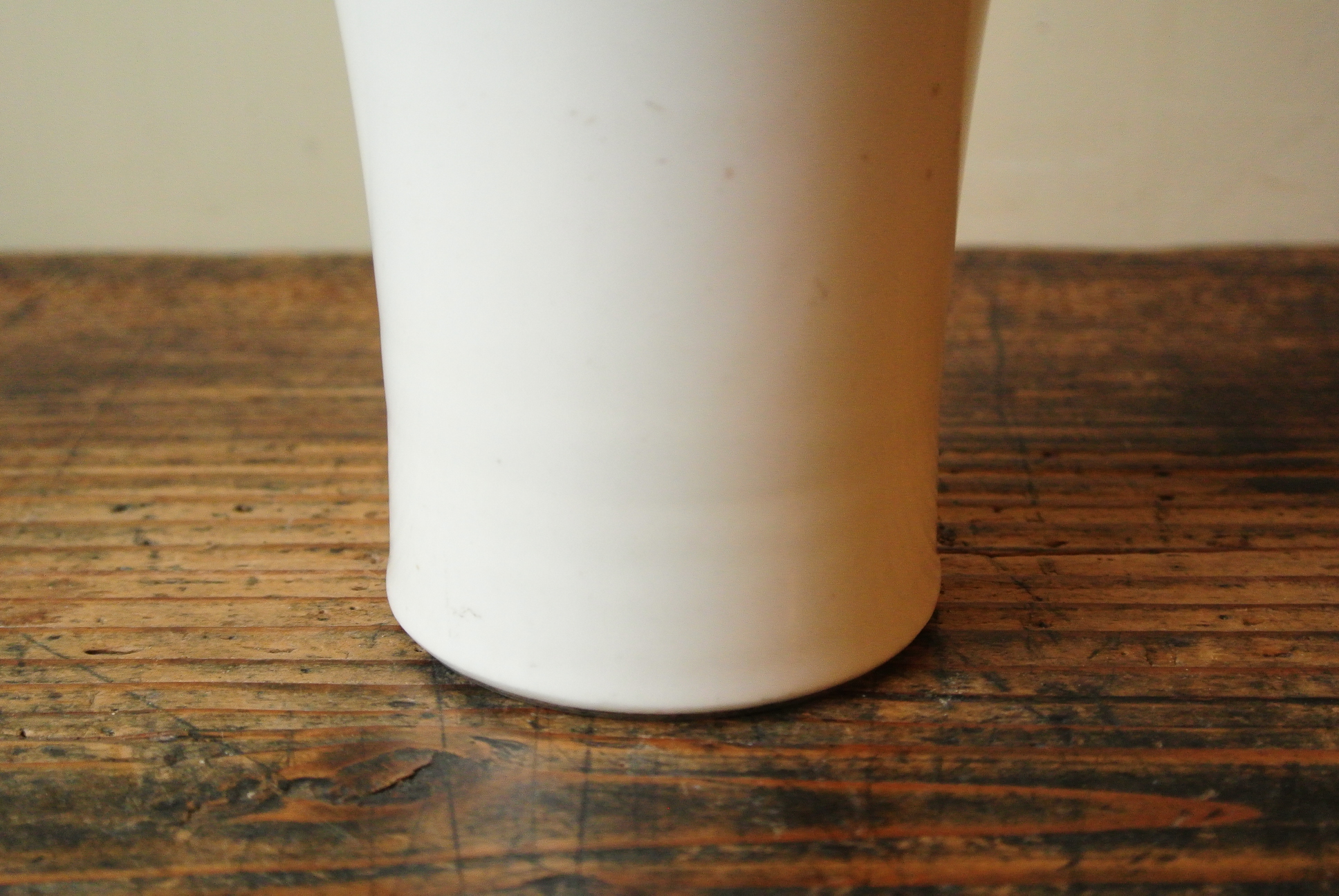 小樽窯 白勢栄悦 白磁小花瓶 - アンティーク雑貨・古道具の札幌