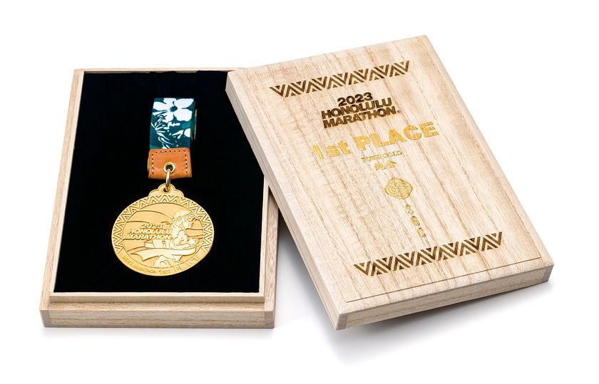 ホノルルマラソン2023 フルマラソン男女優勝者に贈呈される 純金メダル